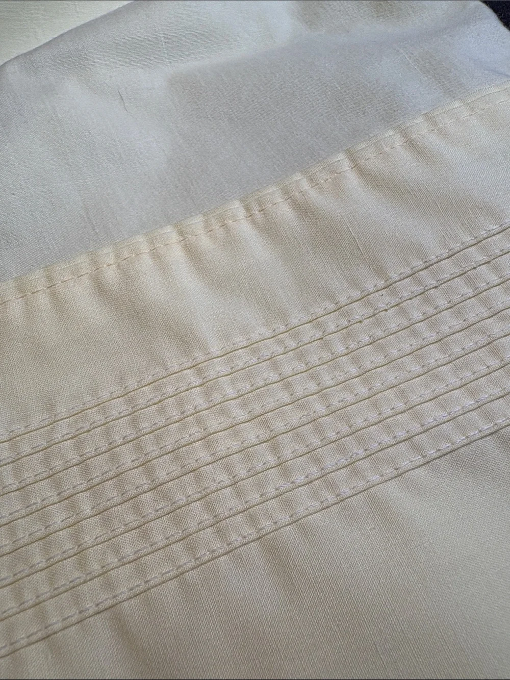 Vintage Butter Yellow Springmade NWOT set of 2 Pintuck Cotton pillowcases. FF